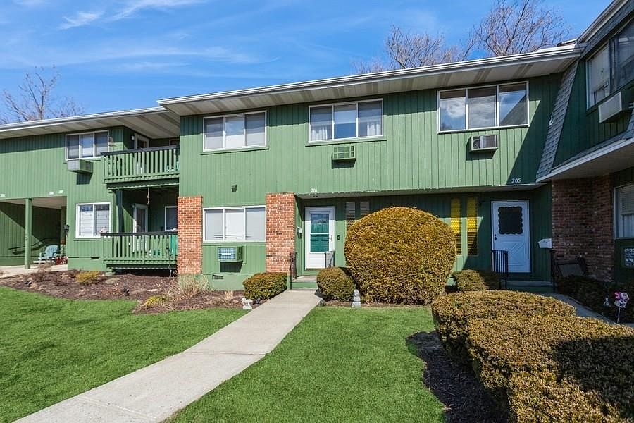 1st image of 206 Coachlight Square