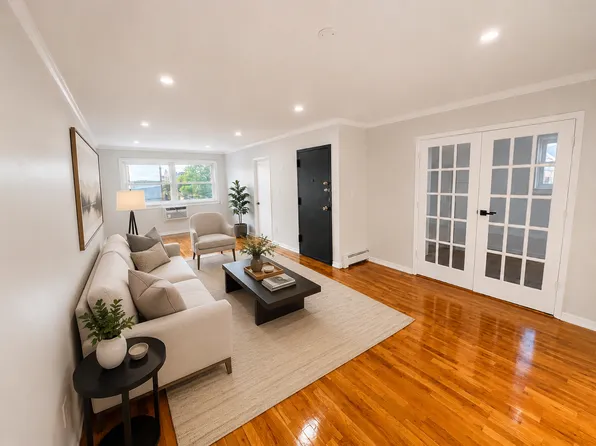 25-01 45th St #3F, Astoria, NY 11103