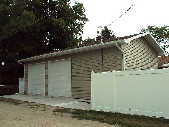 2nd image of 1001 E B St