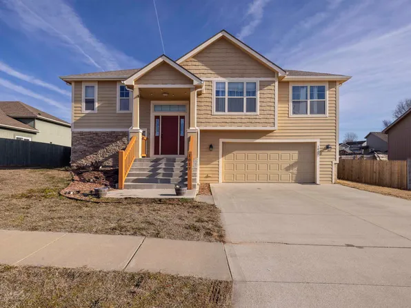 1017 Meadowbrooke Ln, Junction City, KS 66441