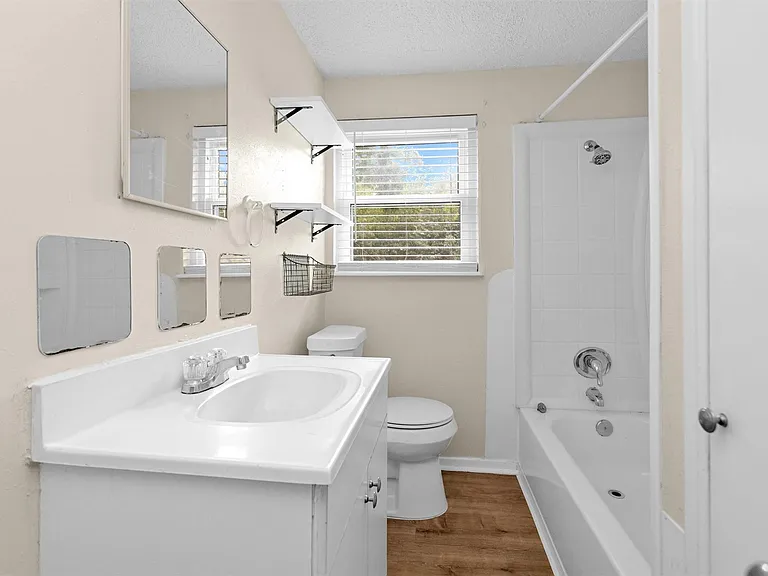 6002 Shelburne St — Photo 16