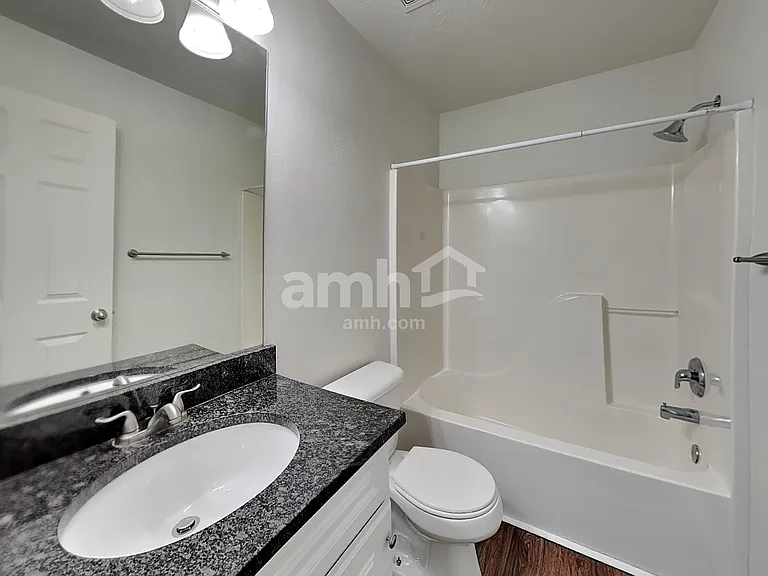 4384 N Maple Dr — Photo 11