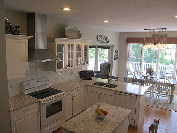 4th image of 5530 Woodfield Ct