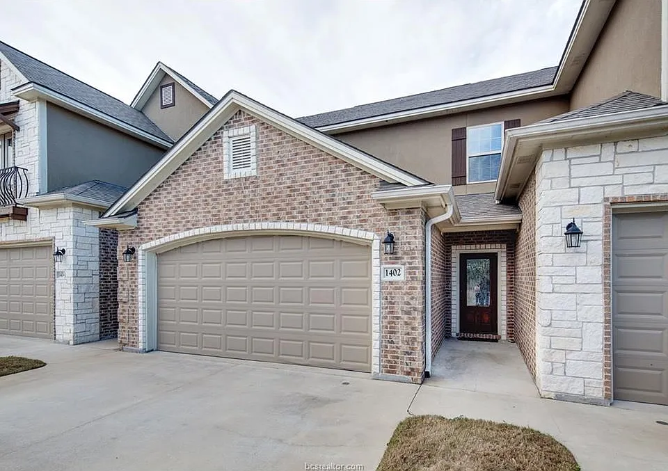 1402 Crescent Ridge Dr