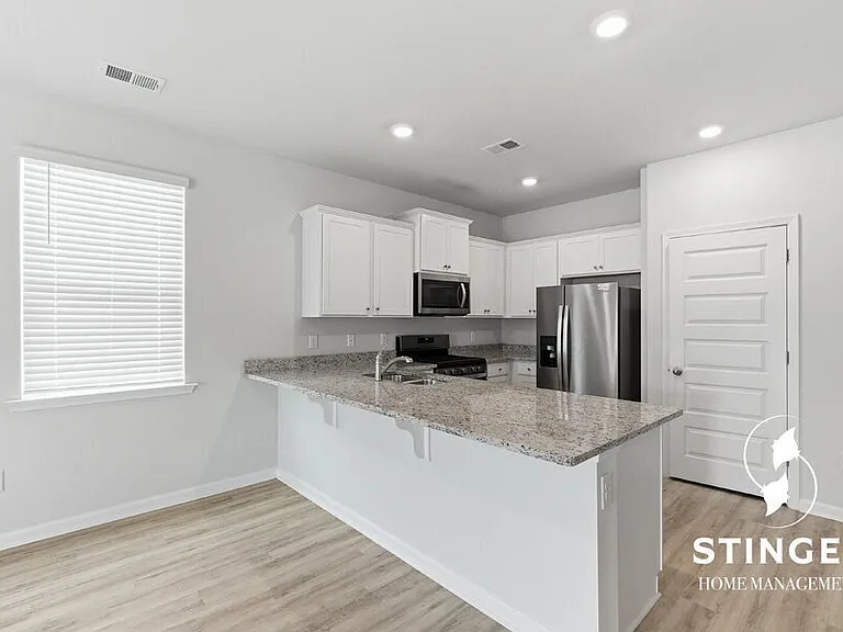 548 Hideaway St — Photo 15