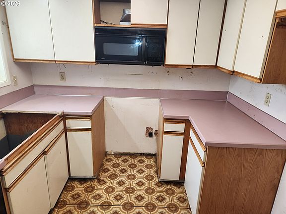 5th image of 2155 Berwin Ln