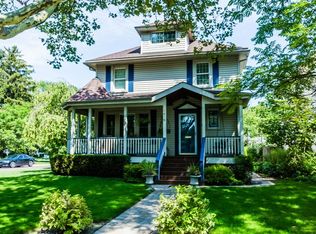 1418 Elmwood Ave, Wilmette, IL 60091