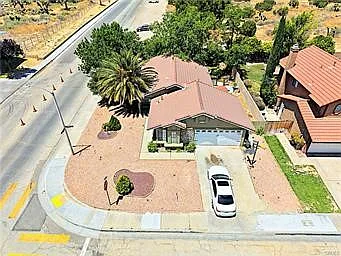 3 bed, 1370 sqft, $2,995 — Photo 3