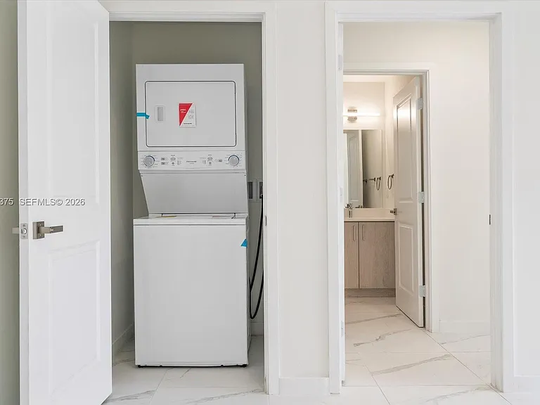 420 SW 7th Ave #201 — Photo 2