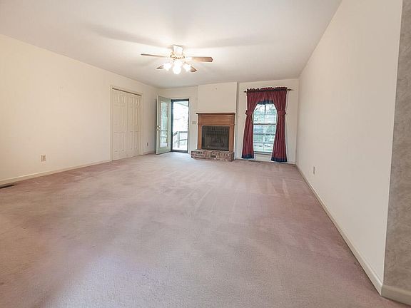 3rd image of 213 Pebble Pl #A-c
