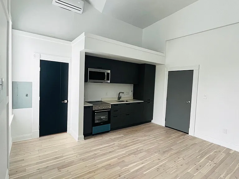 601 York St #4 — Photo 2