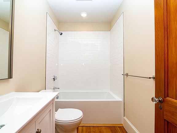 4th image of 20 Harbor St #11