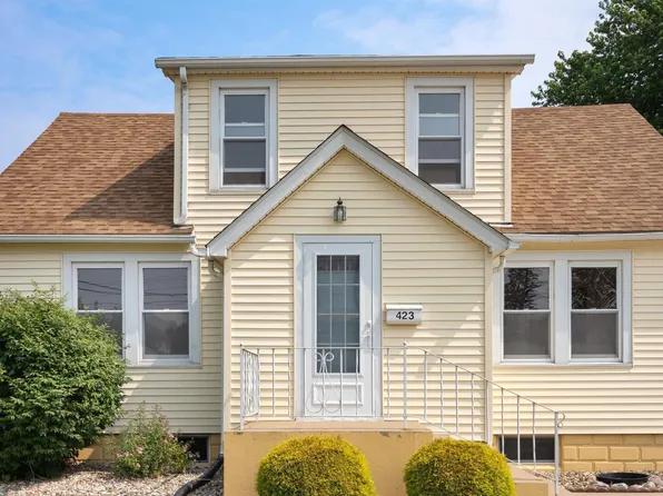 423 E South St, Geneseo, IL 61254