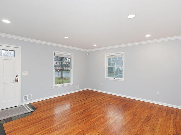 Large Bright Living Room