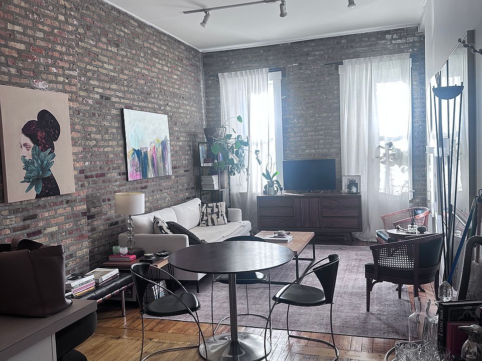 1st image of 1451 W Augusta Blvd APT 1R