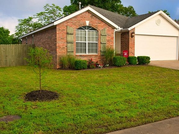 3rd image of 1409 S Jasmine Ln