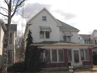 425 Richmond Ave photo 1