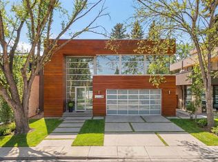 31 E Windsor Cres SW, Calgary, AB T2V 1V5