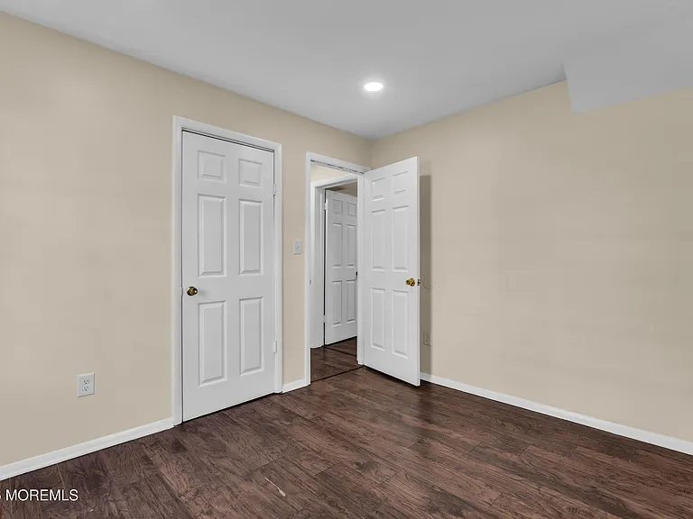 148 Dewitt Ave — Photo 8