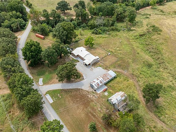 4th image of 776 County Road 811