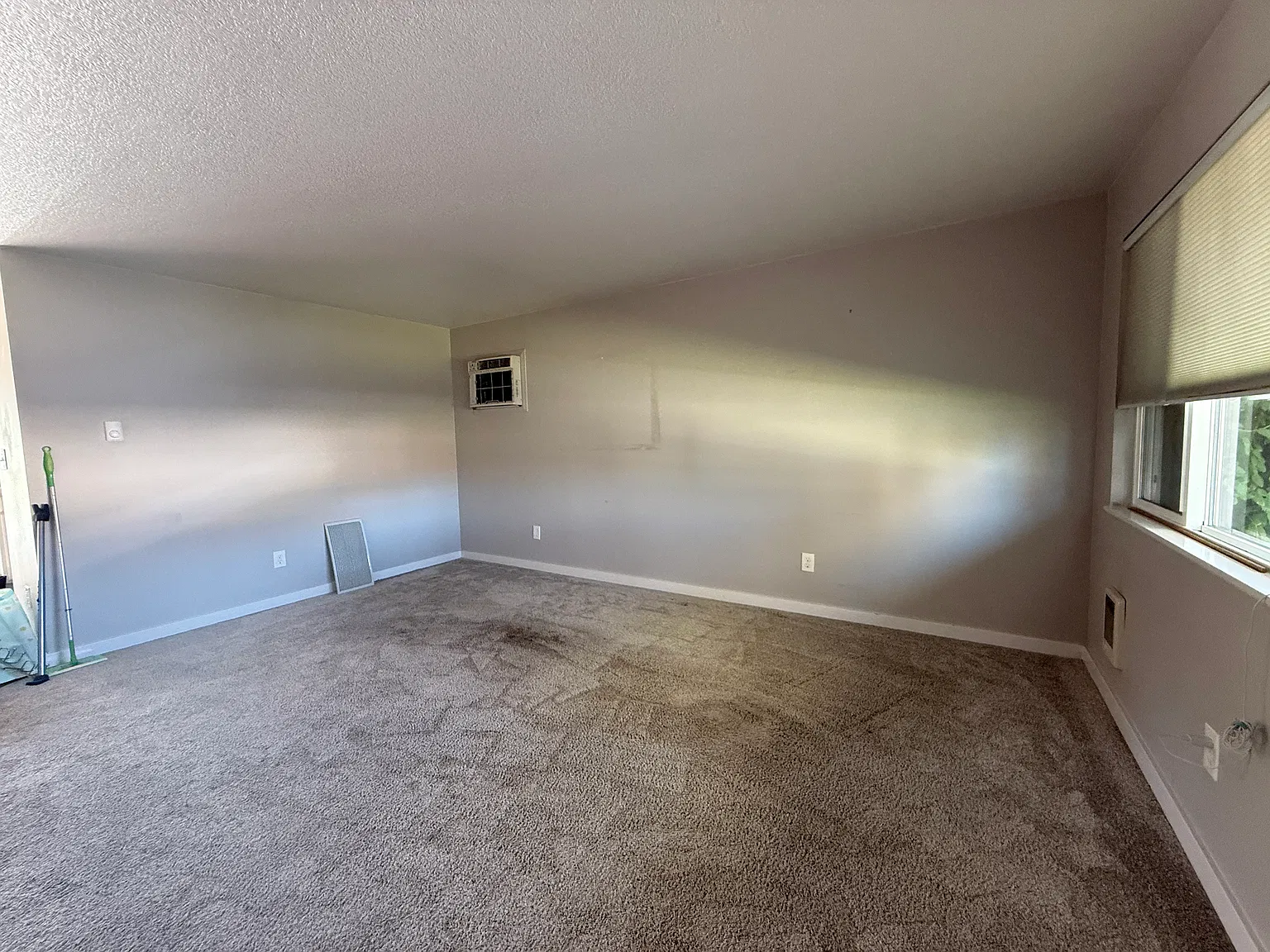 3 bed, 1100 sqft, $1,700 — Photo 3