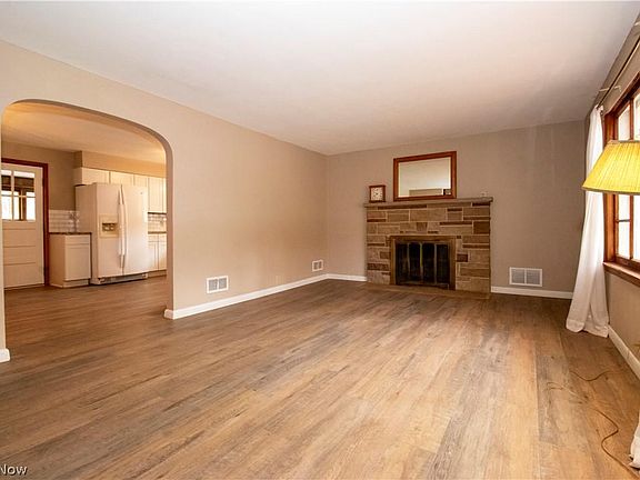 4th image of 611 E Paradise St