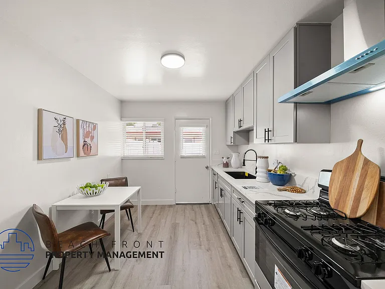 870-899 S.Philadelphia St. — Photo 3