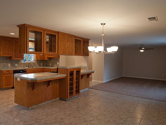 4th image of 140 W Browning Ave