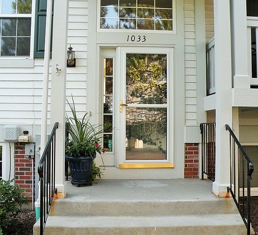 1st image of 1033 Manchester Cir