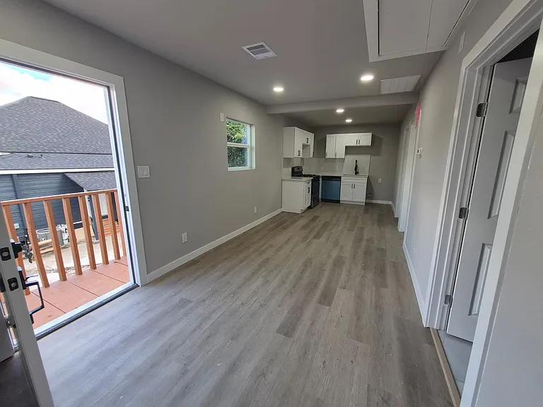 2209 Gano St #4 — Photo 12
