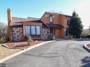 17 S Kings Oak Ln, Philadelphia, PA 19115