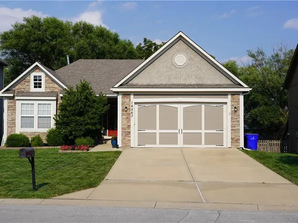 16567 S Sunset St, Olathe, KS 66062