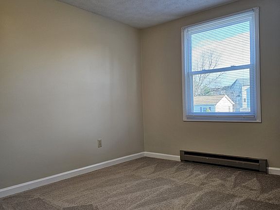 5th image of 212 E Fairfax St