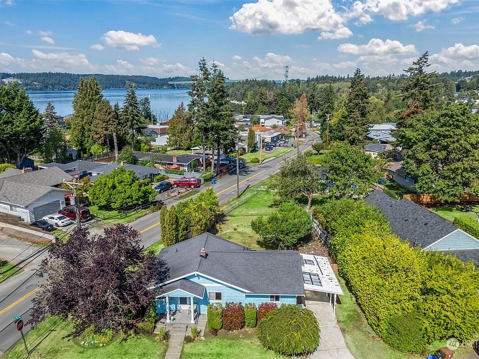 LOCATION! Sound, Mountain & Narrows Bridge views just seconds away!>