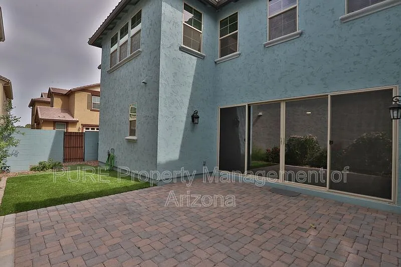 3 bed, 2.5 bath, 2238 sqft, $2,695 — Photo 3