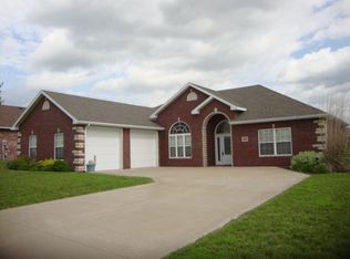 230 Spring Ave, Holts Summit, MO 65043