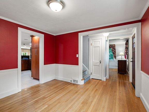 3rd image of 42 Sheridan Rd
