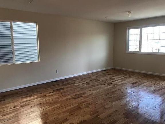 4th image of 125 Greenfield Ave Fl 2nd
