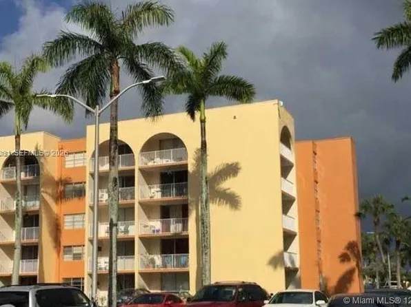 6970 NW 186th St, Hialeah, FL