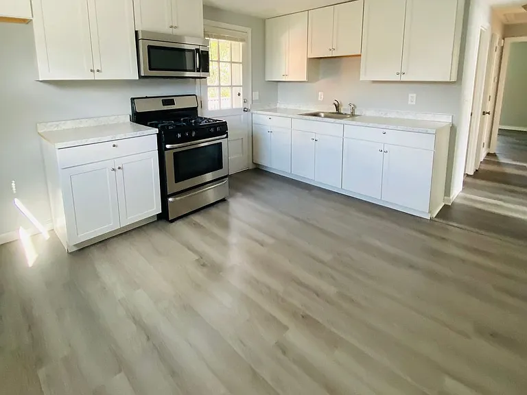 60 Hollis St — Photo 8
