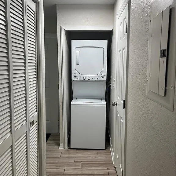 528 Golden Raintree Pl — Photo 22