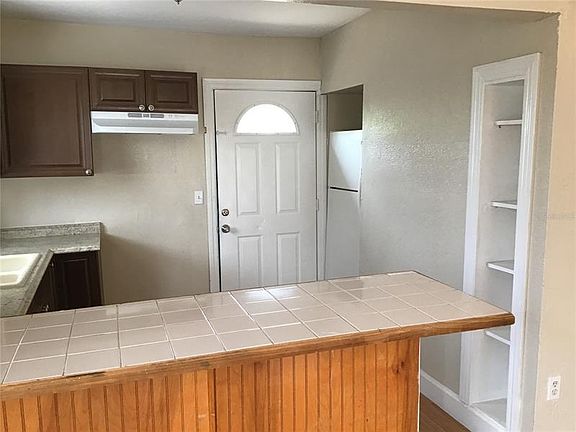 5th image of 421 Kissimmee Ave