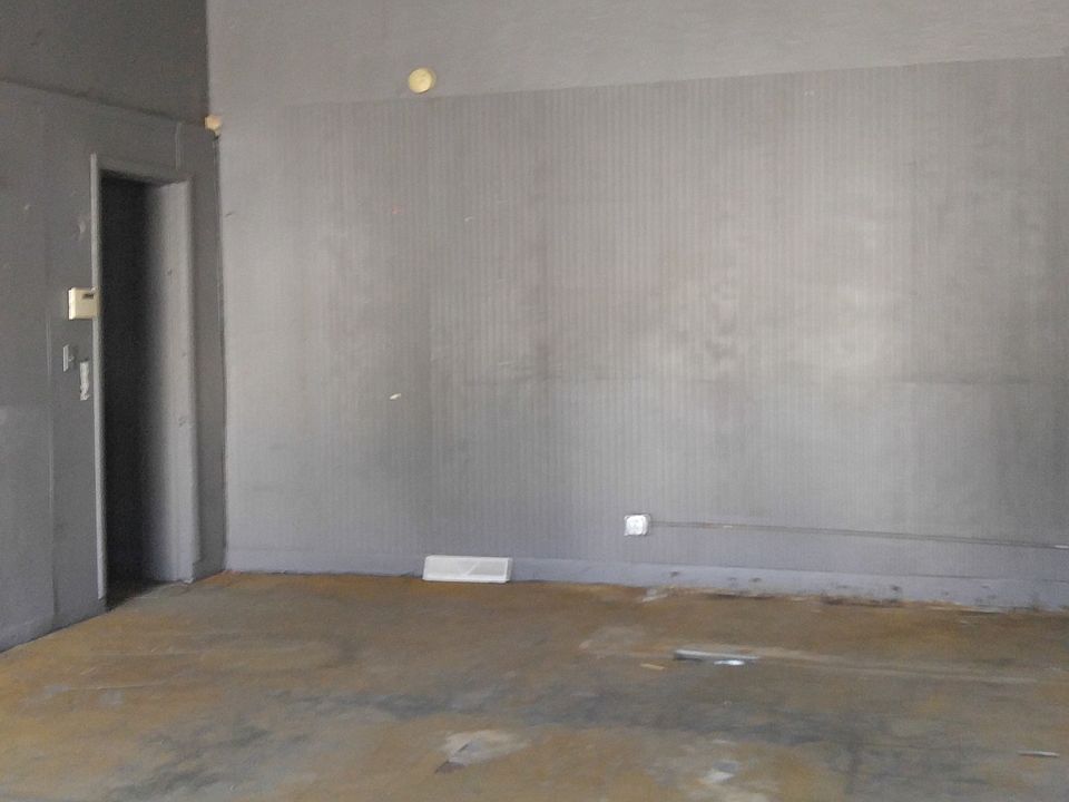 2nd image of 2073 Broadview Rd