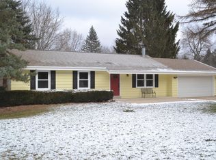 S85W30626 Stoneridge Dr, Mukwonago, WI 53149