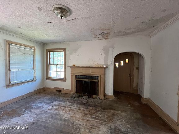 4th image of 106 N Kornegay Street