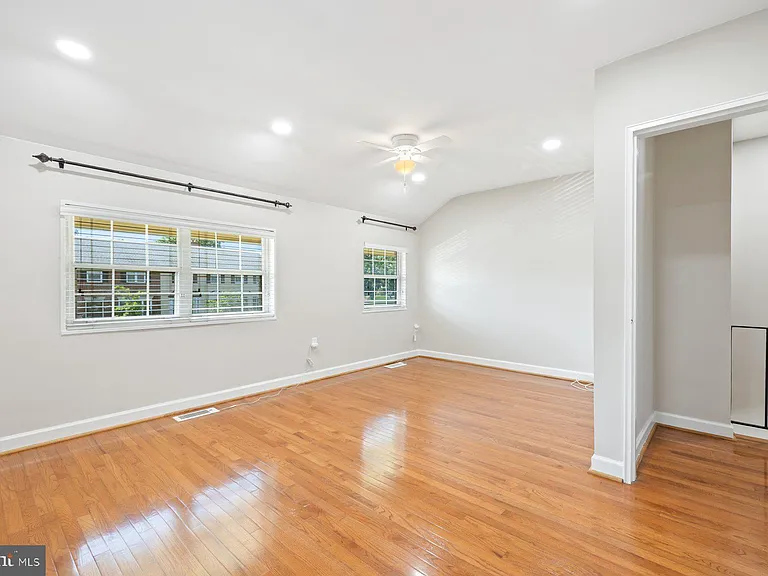 2512 N Dearing St — Photo 26