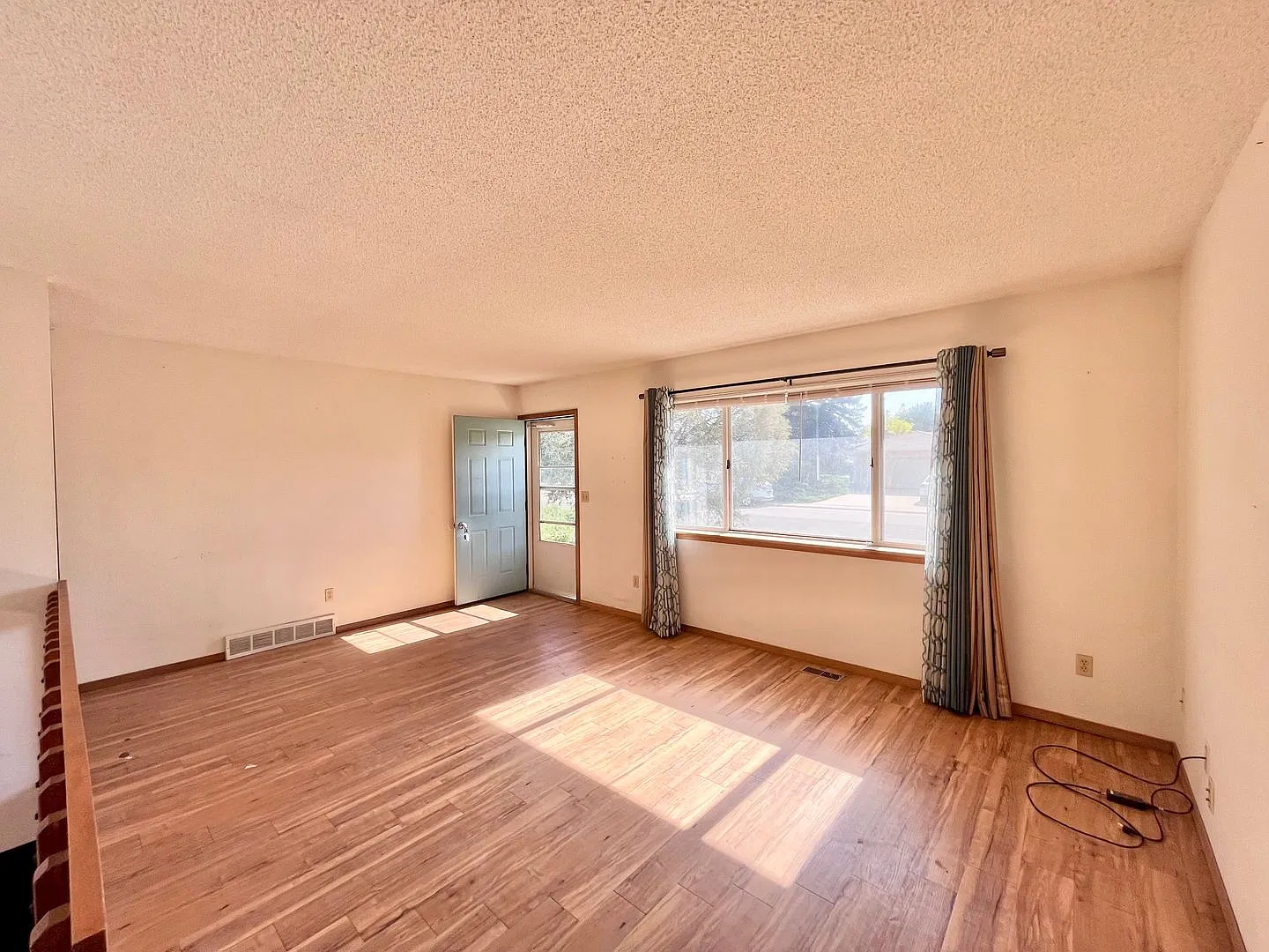 3 Bed, 1 Bath Ranch Home in Ault. Large yard and new carpet/paint! — Photo 3
