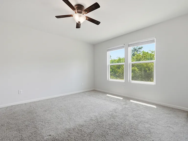 136 Pfitzer Ct — Photo 33