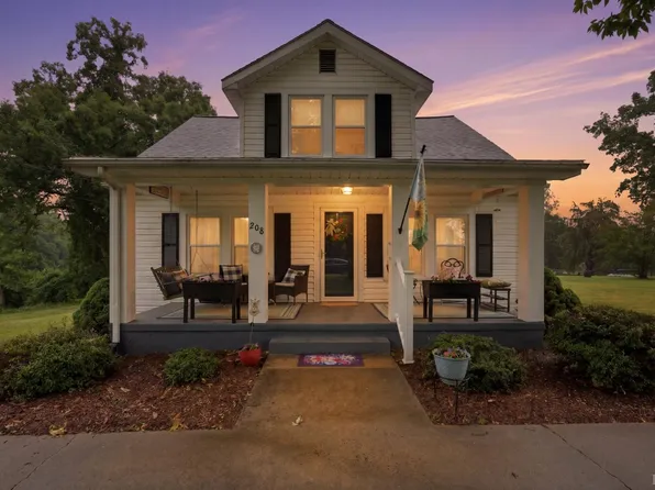 208 Prospect Rd, Hurt, VA 24563