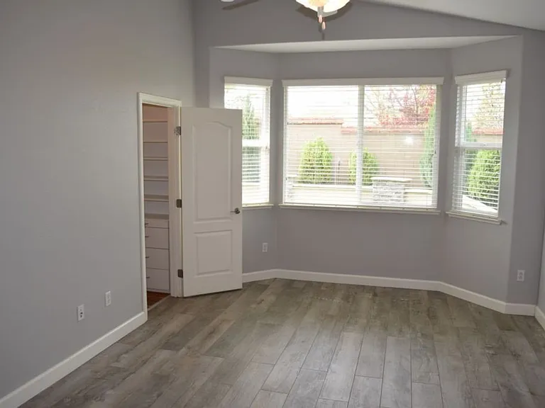 1902 Horseshoe Glen Cir — Photo 21